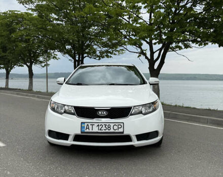 Белый Киа Форте, объемом двигателя 2 л и пробегом 190 тыс. км за 7700 $, фото 4 на Automoto.ua