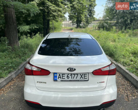 Білий Кіа Форте, об'ємом двигуна 2 л та пробігом 120 тис. км за 9300 $, фото 1 на Automoto.ua