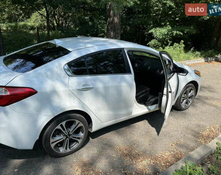 Білий Кіа Форте, об'ємом двигуна 2 л та пробігом 120 тис. км за 9300 $, фото 17 на Automoto.ua
