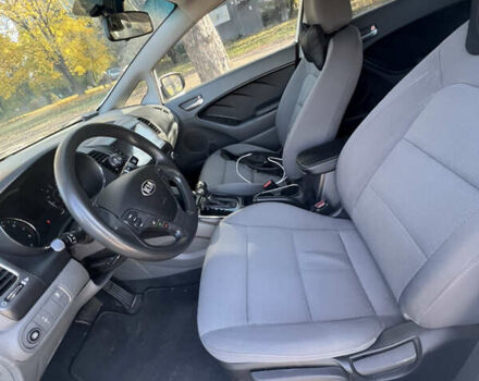 Білий Кіа Форте, об'ємом двигуна 2 л та пробігом 230 тис. км за 9300 $, фото 6 на Automoto.ua