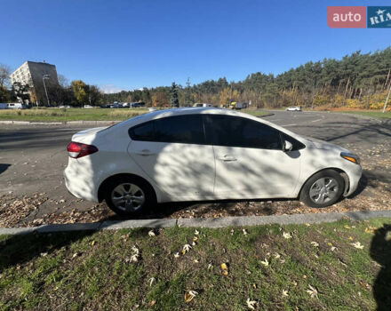 Білий Кіа Форте, об'ємом двигуна 2 л та пробігом 230 тис. км за 9300 $, фото 3 на Automoto.ua