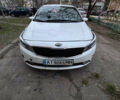 Білий Кіа Форте, об'ємом двигуна 2 л та пробігом 120 тис. км за 7400 $, фото 4 на Automoto.ua