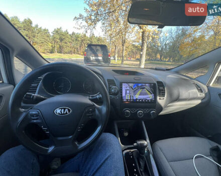 Білий Кіа Форте, об'ємом двигуна 2 л та пробігом 230 тис. км за 9300 $, фото 7 на Automoto.ua