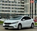 Білий Кіа Форте, об'ємом двигуна 2 л та пробігом 221 тис. км за 8900 $, фото 5 на Automoto.ua