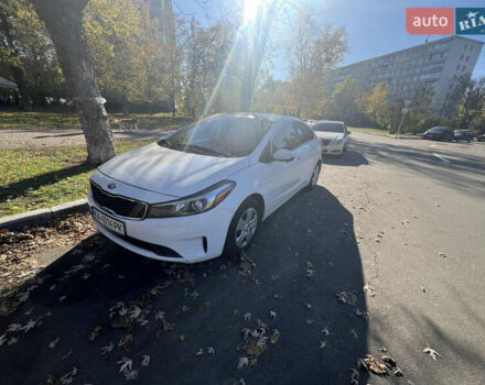 Білий Кіа Форте, об'ємом двигуна 2 л та пробігом 230 тис. км за 9300 $, фото 2 на Automoto.ua