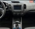 Білий Кіа Форте, об'ємом двигуна 2 л та пробігом 130 тис. км за 5500 $, фото 8 на Automoto.ua