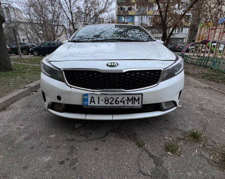 Білий Кіа Форте, об'ємом двигуна 2 л та пробігом 120 тис. км за 7400 $, фото 3 на Automoto.ua