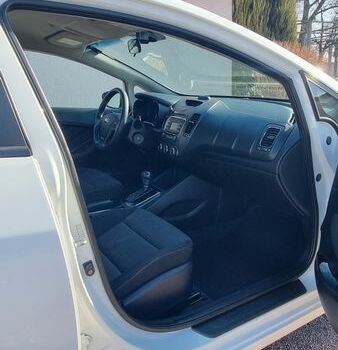 Белый Киа Форте, объемом двигателя 2 л и пробегом 156 тыс. км за 11000 $, фото 9 на Automoto.ua