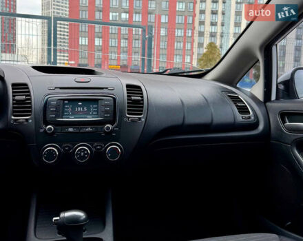 Білий Кіа Форте, об'ємом двигуна 2 л та пробігом 219 тис. км за 8900 $, фото 36 на Automoto.ua