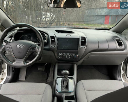 Белый Киа Форте, объемом двигателя 2 л и пробегом 233 тыс. км за 8500 $, фото 8 на Automoto.ua