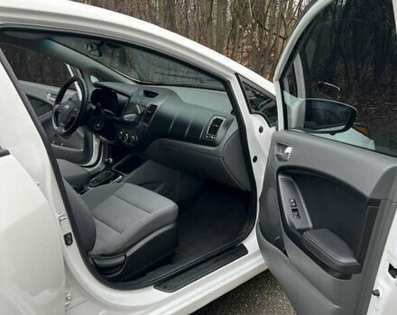 Белый Киа Форте, объемом двигателя 2 л и пробегом 233 тыс. км за 8500 $, фото 7 на Automoto.ua