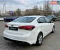 Білий Кіа Форте, об'ємом двигуна 2 л та пробігом 130 тис. км за 5500 $, фото 5 на Automoto.ua