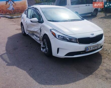 Білий Кіа Форте, об'ємом двигуна 2 л та пробігом 85 тис. км за 6500 $, фото 3 на Automoto.ua