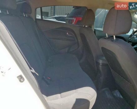 Білий Кіа Форте, об'ємом двигуна 0 л та пробігом 70 тис. км за 1900 $, фото 9 на Automoto.ua