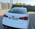 Белый Киа Форте, объемом двигателя 2 л и пробегом 157 тыс. км за 8700 $, фото 4 на Automoto.ua