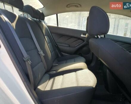 Білий Кіа Форте, об'ємом двигуна 2 л та пробігом 132 тис. км за 1700 $, фото 9 на Automoto.ua