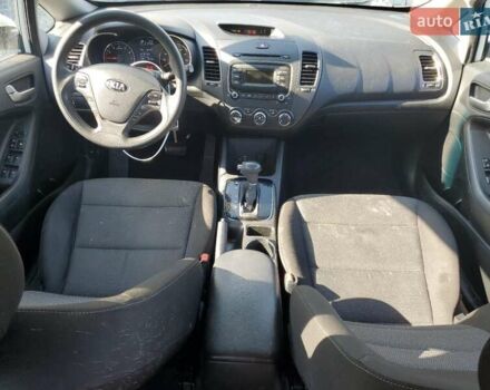 Білий Кіа Форте, об'ємом двигуна 2 л та пробігом 132 тис. км за 1700 $, фото 7 на Automoto.ua