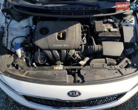 Білий Кіа Форте, об'ємом двигуна 2 л та пробігом 132 тис. км за 1700 $, фото 10 на Automoto.ua