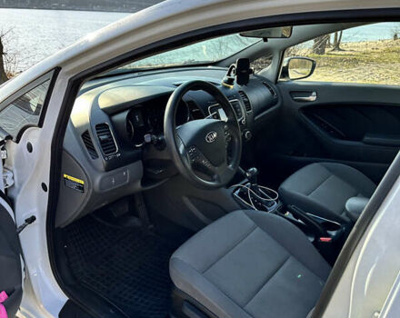 Білий Кіа Форте, об'ємом двигуна 2 л та пробігом 118 тис. км за 11500 $, фото 2 на Automoto.ua