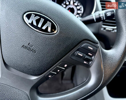 Білий Кіа Форте, об'ємом двигуна 2 л та пробігом 122 тис. км за 12300 $, фото 26 на Automoto.ua