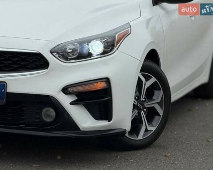 Белый Киа Форте, объемом двигателя 2 л и пробегом 128 тыс. км за 13500 $, фото 2 на Automoto.ua