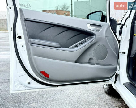 Білий Кіа Форте, об'ємом двигуна 2 л та пробігом 122 тис. км за 12300 $, фото 15 на Automoto.ua