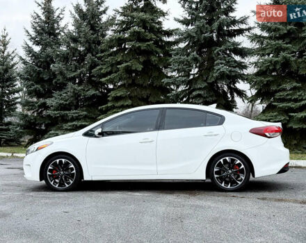 Білий Кіа Форте, об'ємом двигуна 2 л та пробігом 122 тис. км за 12300 $, фото 4 на Automoto.ua