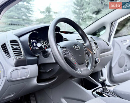 Білий Кіа Форте, об'ємом двигуна 2 л та пробігом 122 тис. км за 12300 $, фото 14 на Automoto.ua