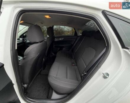 Белый Киа Форте, объемом двигателя 2 л и пробегом 128 тыс. км за 13500 $, фото 35 на Automoto.ua