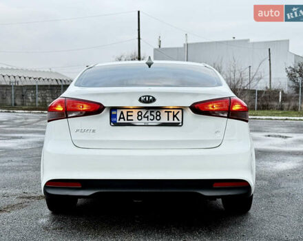 Білий Кіа Форте, об'ємом двигуна 2 л та пробігом 122 тис. км за 12300 $, фото 11 на Automoto.ua