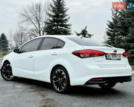 Білий Кіа Форте, об'ємом двигуна 2 л та пробігом 122 тис. км за 12300 $, фото 3 на Automoto.ua