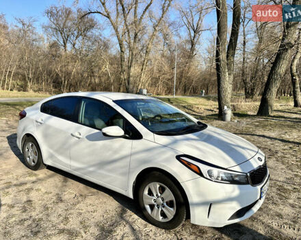 Білий Кіа Форте, об'ємом двигуна 2 л та пробігом 118 тис. км за 11500 $, фото 1 на Automoto.ua