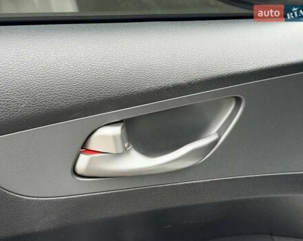 Белый Киа Форте, объемом двигателя 2 л и пробегом 128 тыс. км за 13500 $, фото 37 на Automoto.ua