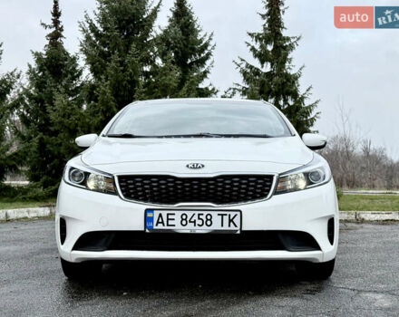 Білий Кіа Форте, об'ємом двигуна 2 л та пробігом 122 тис. км за 12300 $, фото 6 на Automoto.ua