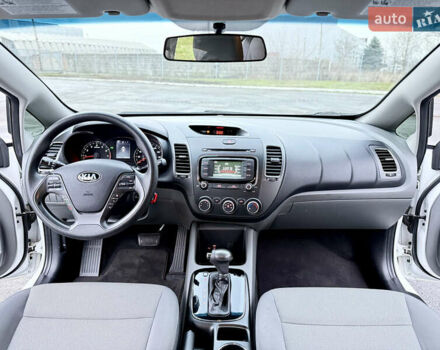 Білий Кіа Форте, об'ємом двигуна 2 л та пробігом 122 тис. км за 12300 $, фото 19 на Automoto.ua