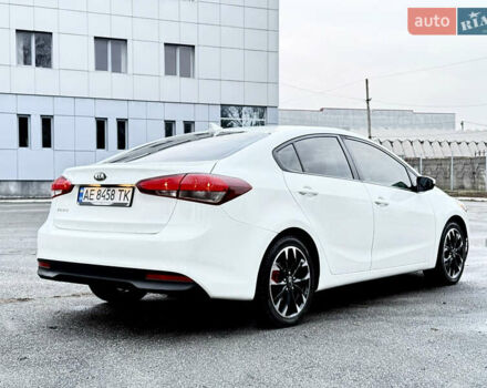 Білий Кіа Форте, об'ємом двигуна 2 л та пробігом 122 тис. км за 12300 $, фото 10 на Automoto.ua