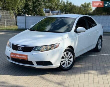 Белый Киа Форте, объемом двигателя 2 л и пробегом 229 тыс. км за 6900 $, фото 1 на Automoto.ua