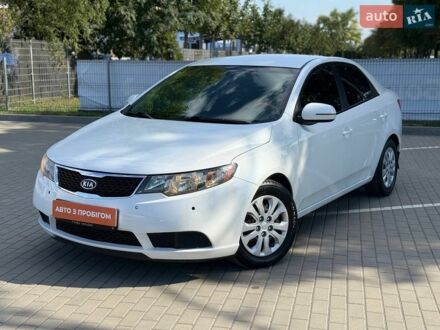 Білий Кіа Форте, об'ємом двигуна 2 л та пробігом 229 тис. км за 6900 $, фото 1 на Automoto.ua