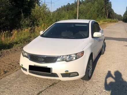 Белый Киа Форте, объемом двигателя 2 л и пробегом 347 тыс. км за 6500 $, фото 1 на Automoto.ua