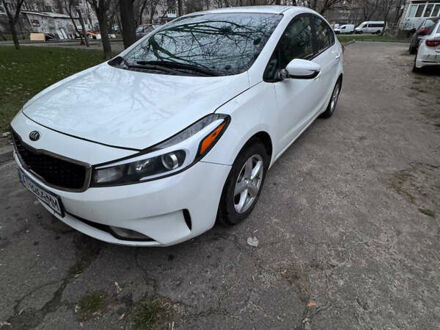 Белый Киа Форте, объемом двигателя 2 л и пробегом 120 тыс. км за 7400 $, фото 1 на Automoto.ua