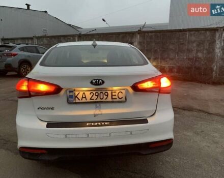 Белый Киа Форте, объемом двигателя 2 л и пробегом 119 тыс. км за 6277 $, фото 1 на Automoto.ua