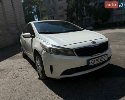 Белый Киа Форте, объемом двигателя 2 л и пробегом 246 тыс. км за 7777 $, фото 1 на Automoto.ua