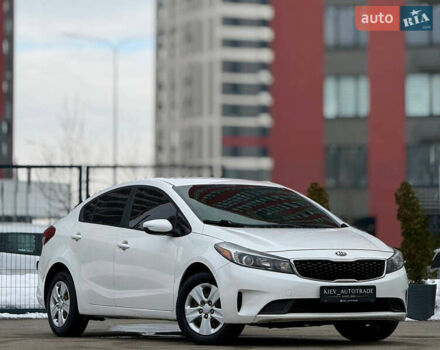 Белый Киа Форте, объемом двигателя 2 л и пробегом 219 тыс. км за 8900 $, фото 1 на Automoto.ua