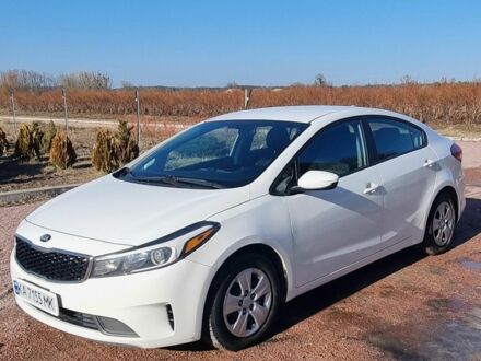 Белый Киа Форте, объемом двигателя 2 л и пробегом 156 тыс. км за 11000 $, фото 1 на Automoto.ua