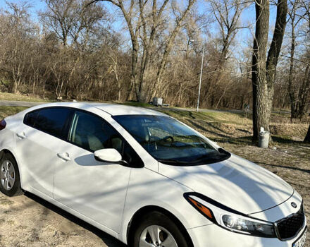 Білий Кіа Форте, об'ємом двигуна 2 л та пробігом 118 тис. км за 11500 $, фото 1 на Automoto.ua