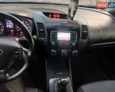 Киа Форте 2013 в Днепре (Днепропетровске) на Automoto.ua Красный Киа Форте, объемом двигателя 2 л и пробегом 280 тыс. км за 7199 $, фото 3 на Automoto.ua