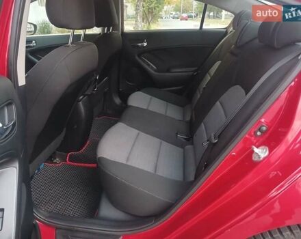 Киа Форте 2013 в Днепре (Днепропетровске) на Automoto.ua Красный Киа Форте, объемом двигателя 2 л и пробегом 280 тыс. км за 7199 $, фото 9 на Automoto.ua