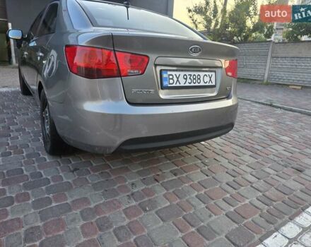 Сірий Кіа Форте, об'ємом двигуна 2 л та пробігом 247 тис. км за 8000 $, фото 7 на Automoto.ua