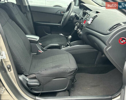 Серый Киа Форте, объемом двигателя 2 л и пробегом 250 тыс. км за 7200 $, фото 30 на Automoto.ua