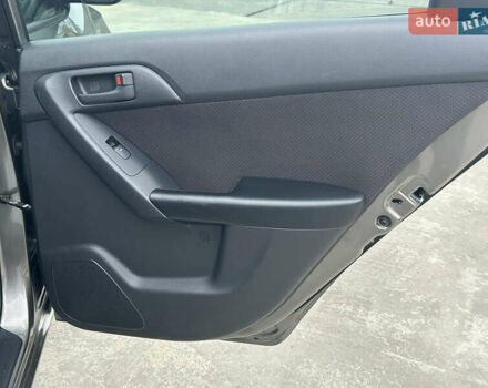 Серый Киа Форте, объемом двигателя 2 л и пробегом 250 тыс. км за 7200 $, фото 29 на Automoto.ua
